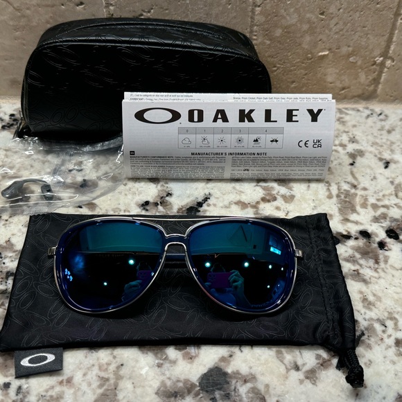 NWOT Oakley SPLIT TIME 004129 Sunglasses 🕶️ - Picture 4 of 15